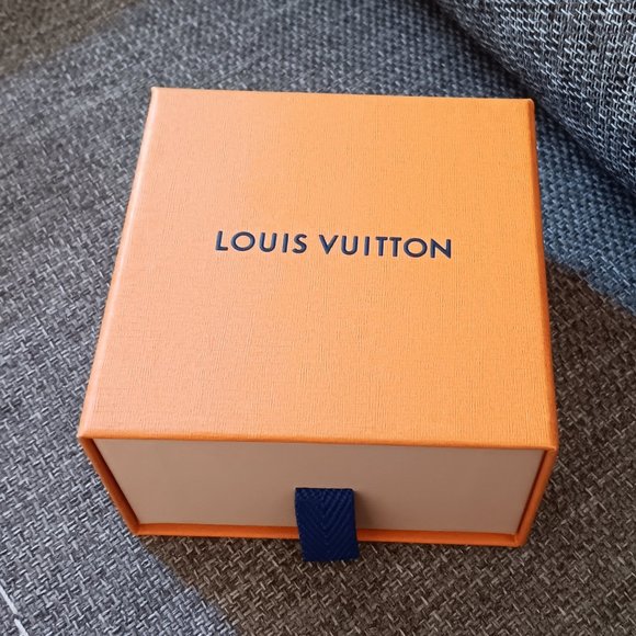 **SALE, SALE** Louis Vuitton Small Set - Picture 7 of 13